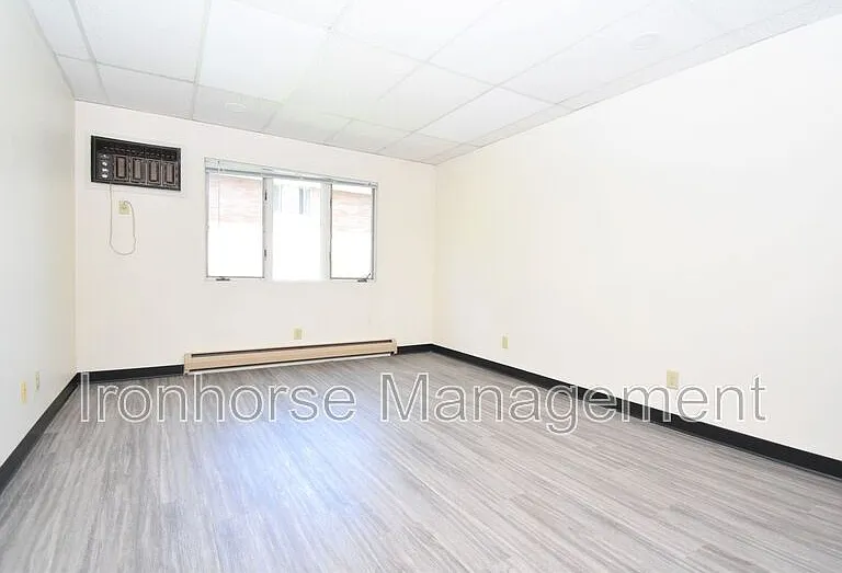 801 W Villard St #32 — Photo 2