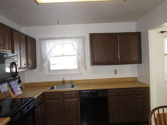 2nd image of 10 Meadowlark Dr