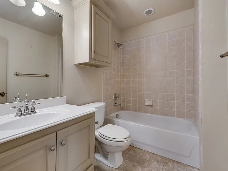 2207 Kings Pass — Photo 1