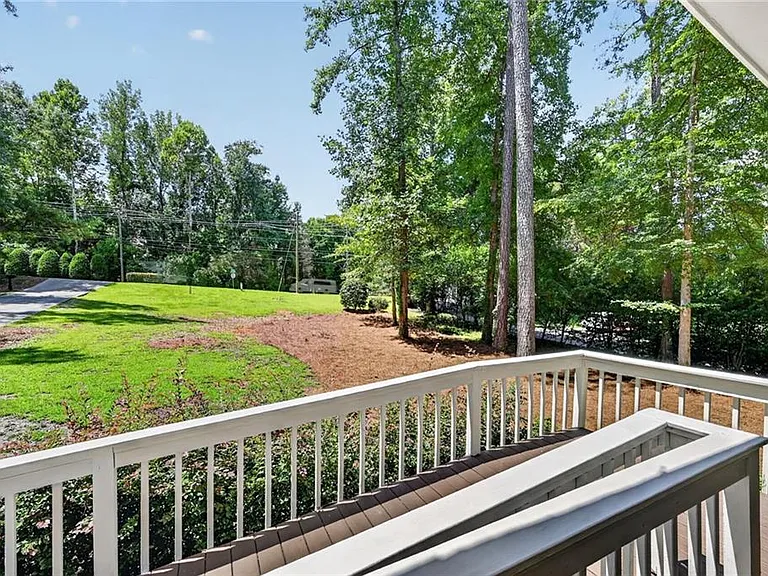 1714 S Johnson Ferry Rd NE — Photo 32