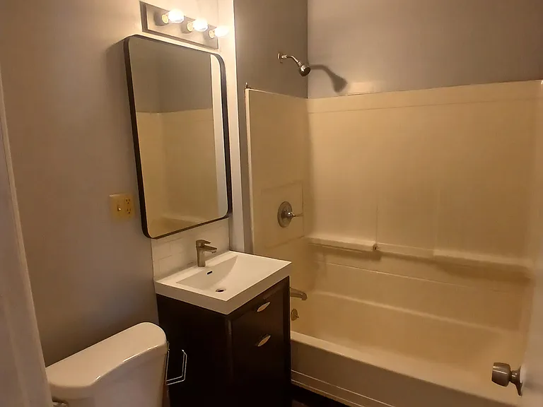 83 Franklin St #3 — Photo 4