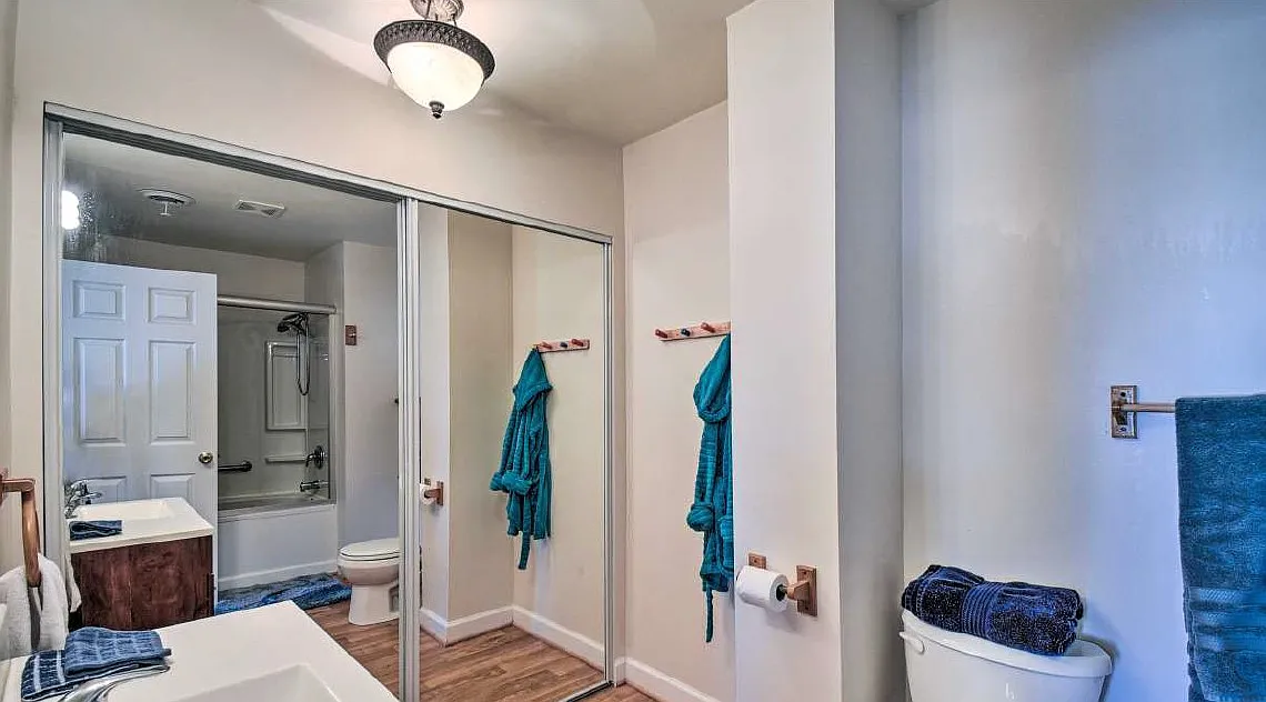 4 bed, 2403 sqft, $3,850 — Photo 4