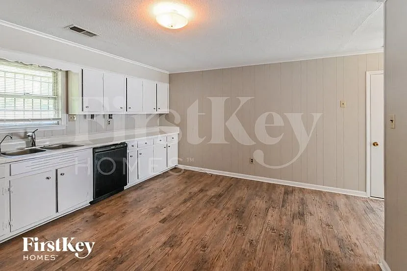 3 bed, 2.0 bath, 1503 sqft, $1,505 — Photo 4