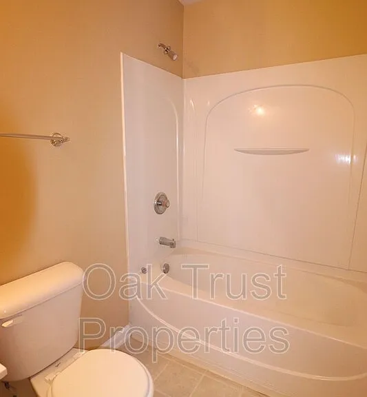 538 Holiday Dr — Photo 17