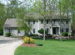 15160 W Woodland Dr, New Berlin, WI 53151