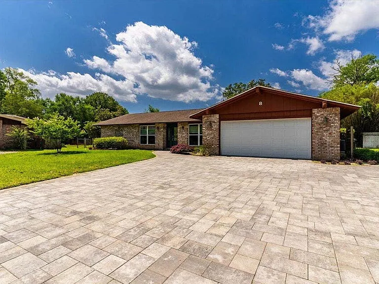 8 Stafford Cir — Photo 2