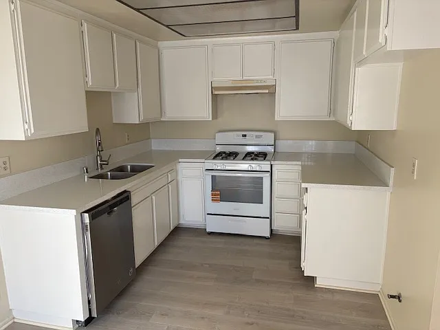 3 bed, 1.5 bath, 1100 sqft, $2,650 — Photo 1