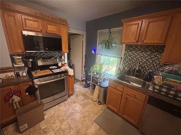 3rd image of 334 Manhattan Ave
