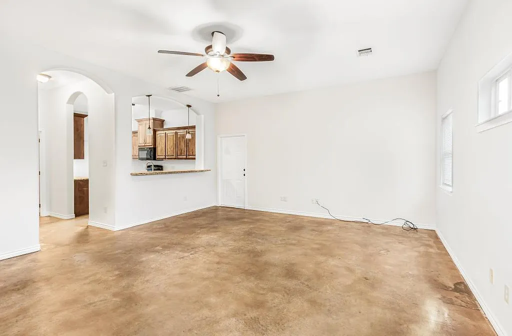 3935 John Sharp Pkwy — Photo 2