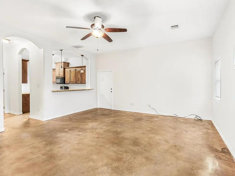 3935 John Sharp Pkwy — Photo 2
