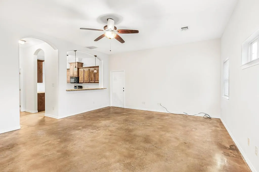 Building Photo - 3935 John Sharp Pkwy