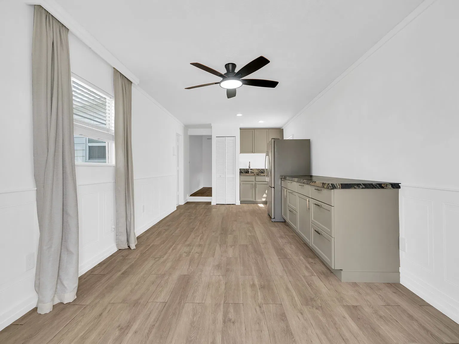 1 bed, 450 sqft, $2,100 — Photo 3