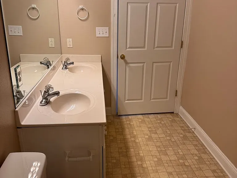 10 Shoreline Dr — Photo 18