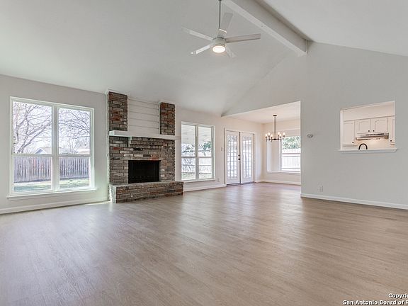 3rd image of 4422 Lakeway Dr