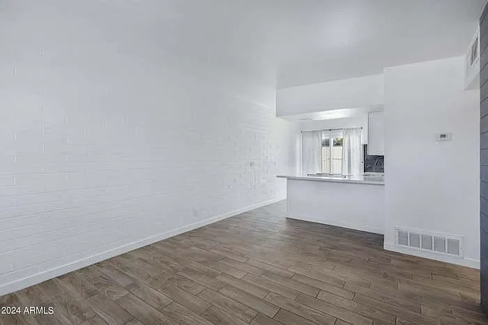 383 N Evergreen St — Photo 5