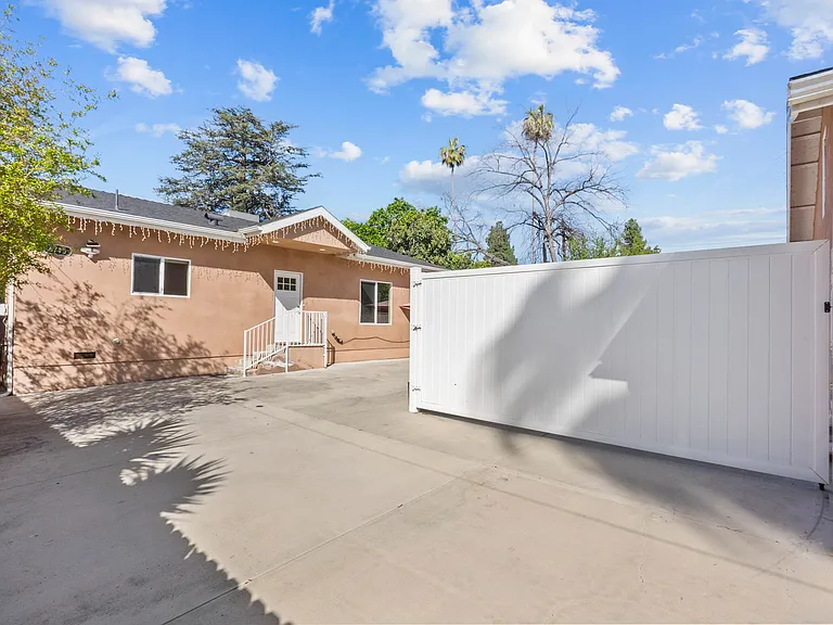 6715 Cedros Ave — Photo 21