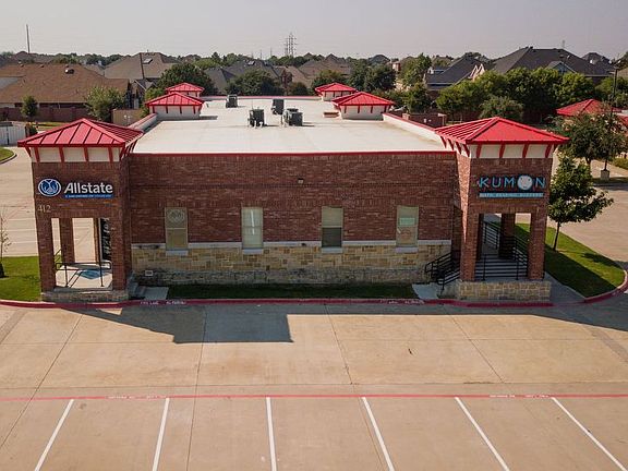 4th image of 416 Village Dr