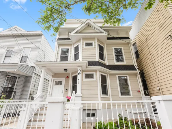 211 Summit Avenue image 2 of 16