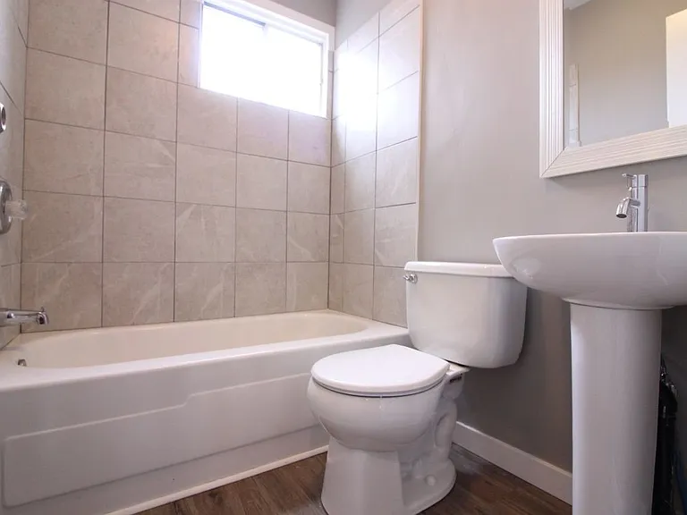 1310 Victoria Ave E #1 — Photo 6