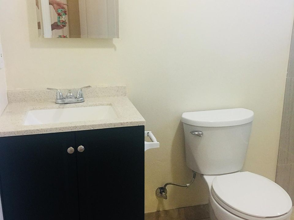 Newer vanity and tolit