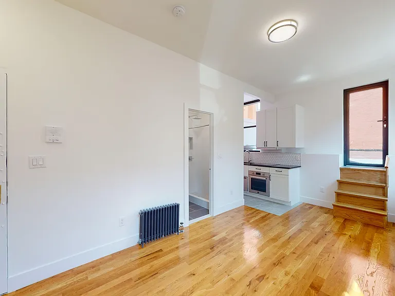 37 1/2 Bedford St #2B — Photo 8