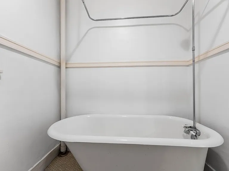 Paramount Apartments — Photo 13