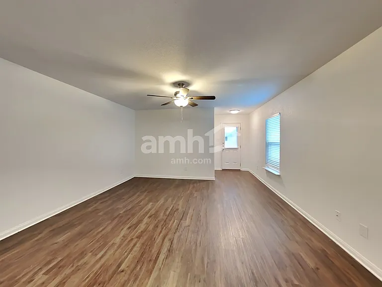 1564 Breanna Ln — Photo 6
