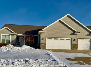 1610 Rocky Ridge Rd, Cedar Falls, IA 50613