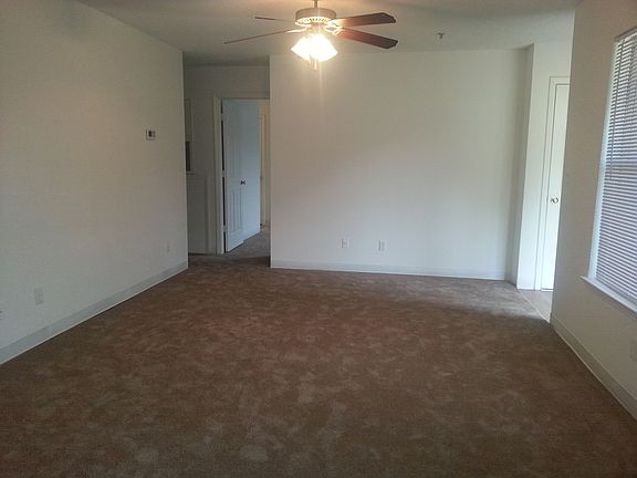 5th image of 1301 E Dogwood Dr
