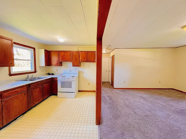 72 Heineberg Dr #100 — Photo 3