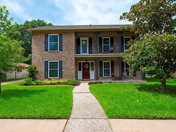 3rd image of 15803 Crestbrook Dr