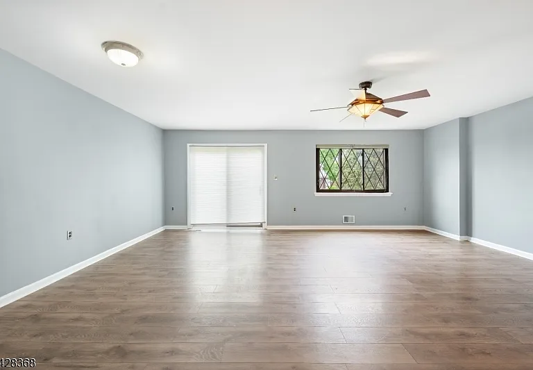260 Wildflower Ln — Photo 8
