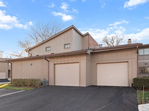 2S424 Emerald Green Dr #B, Warrenville, IL 60555