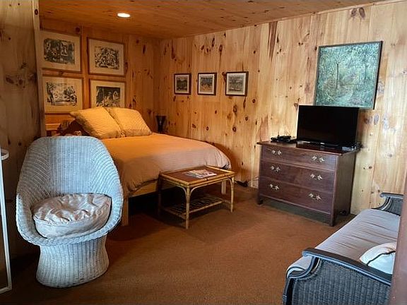Sleeping area with TV and videos. No live TV connected.