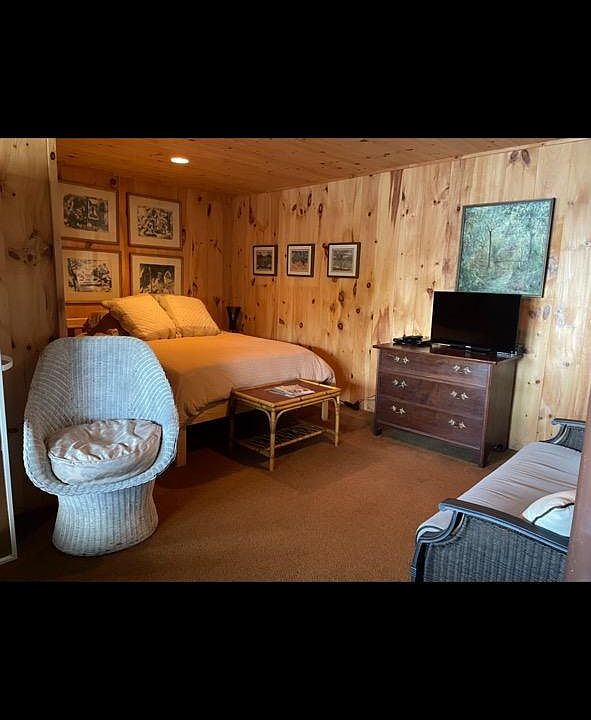 Sleeping area with TV and videos. No live TV connected.