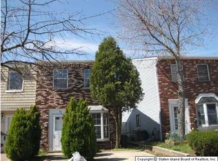 26 Cherrywood Ct, Staten Island, NY 10308
