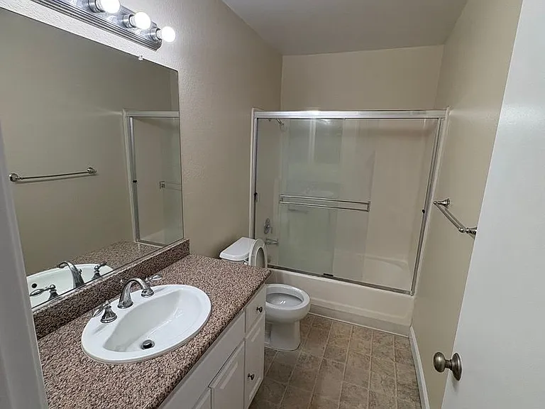 2915 N Texas St #101 — Photo 8