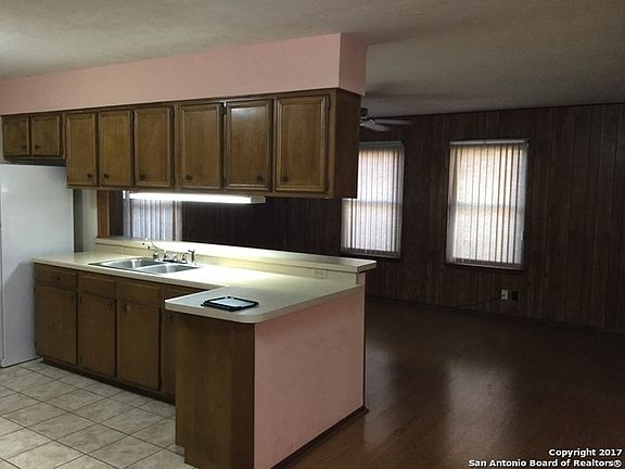 5th image of 808 Colony Dr