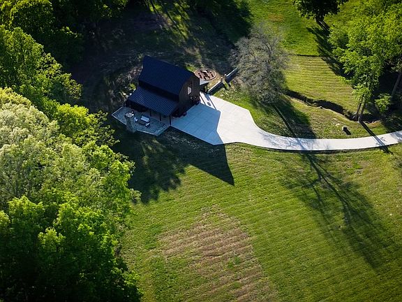 8th image of 795 Tucker Rd