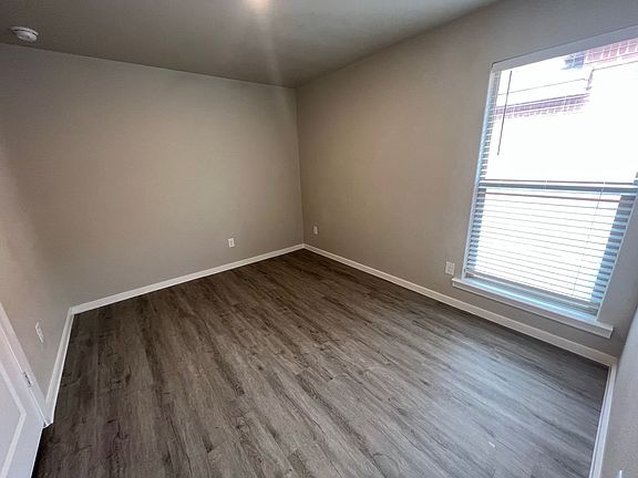 3rd image of 2138 N Texas Ave