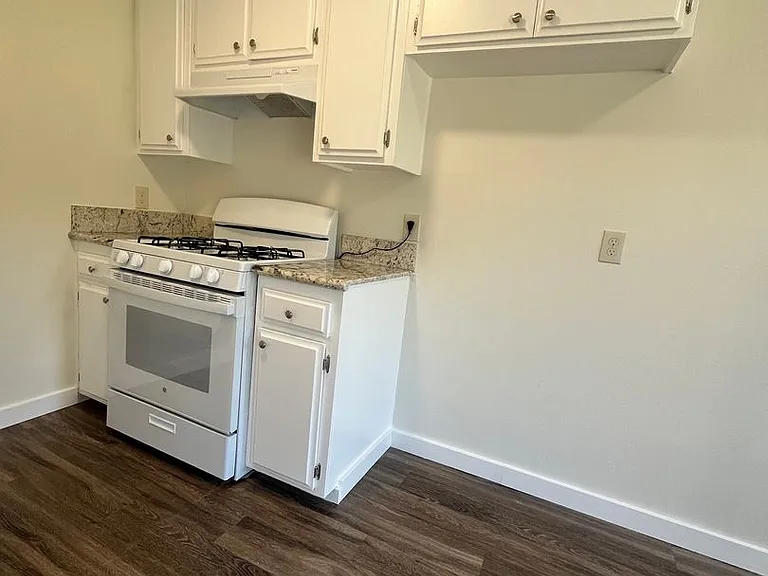 24838 Newhall Avenue — Photo 5