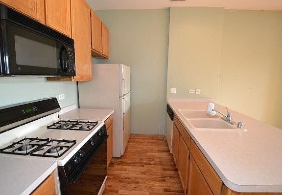 5th image of 974 W Cuyler Ave APT 2