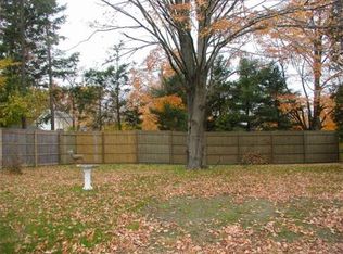 9 Frankwyn St, East Longmeadow, MA 01028