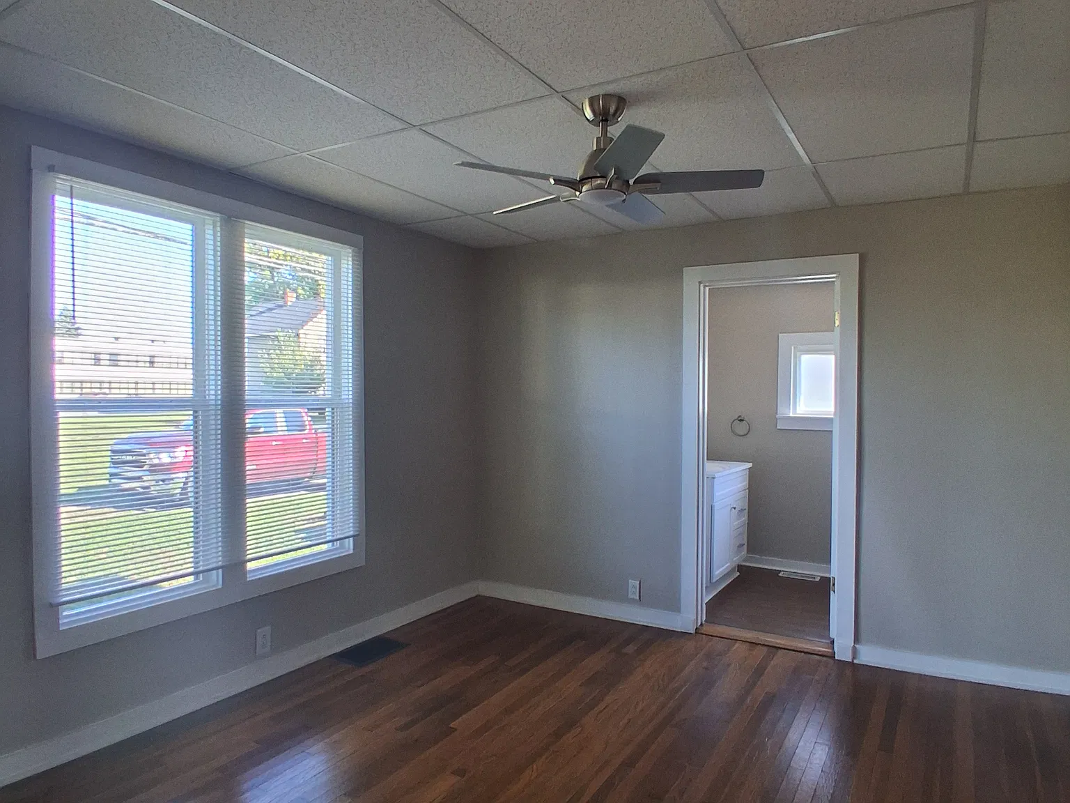 4 Bedroom, 1.5 Bathroom Home — Photo 4
