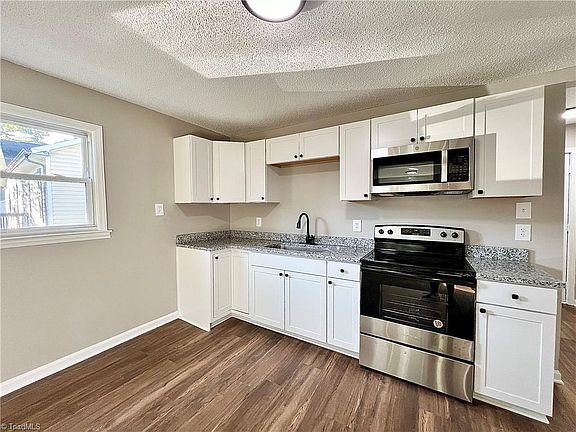 5th image of 1819 Cody Ave