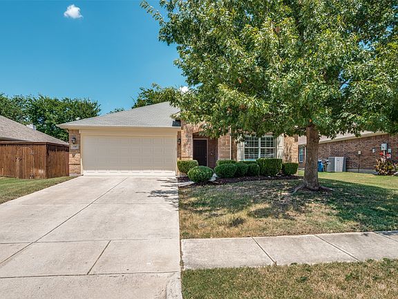 3rd image of 3707 Redwood Cir