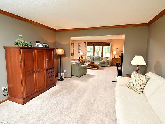 4th image of 16860 Hampton Chase