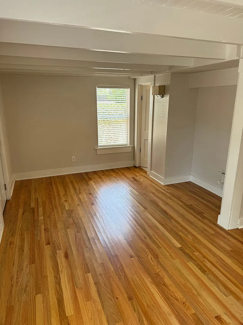 Beautiful One Bed, Two Bath With Old Tallahassee Charm — Photo 3