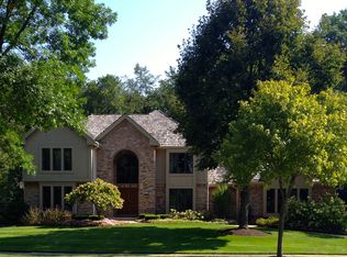 100 Camelot Ln, Libertyville, IL