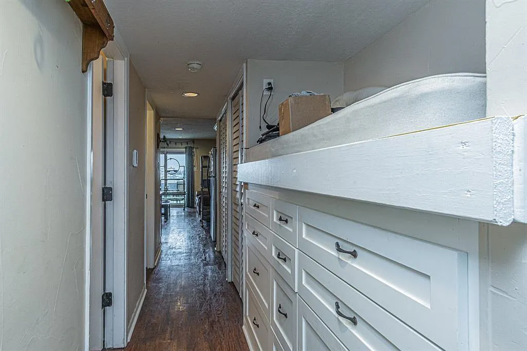 1 bed, 1.0 bath, 588 sqft, $1,700 — Photo 2